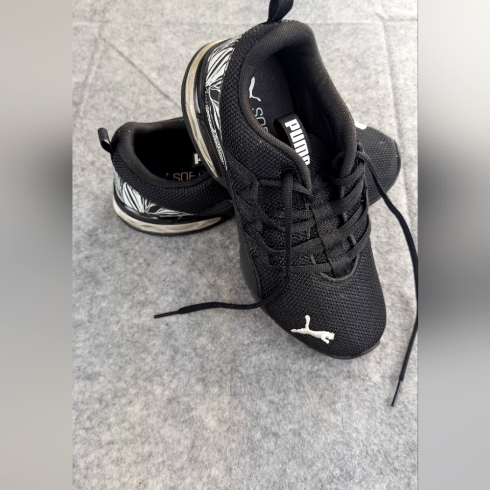 Puma Black Sneakers 7 with White Detailing